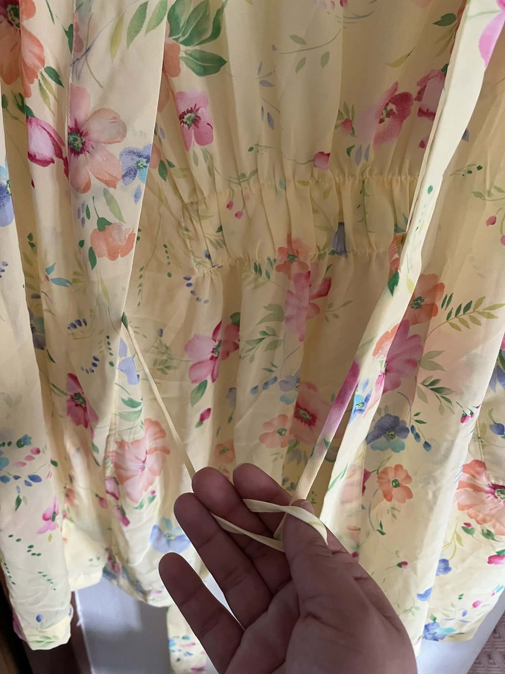 Victoria's Secret Yellow Floral Satin Short Robe - Picture 4 of 8